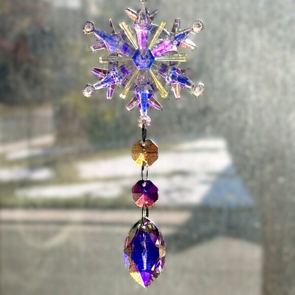 Winter Wonderland Iridescent Snowflake Crystal Prism Suncatcher Sun Hanging New - Picture 2 of 6